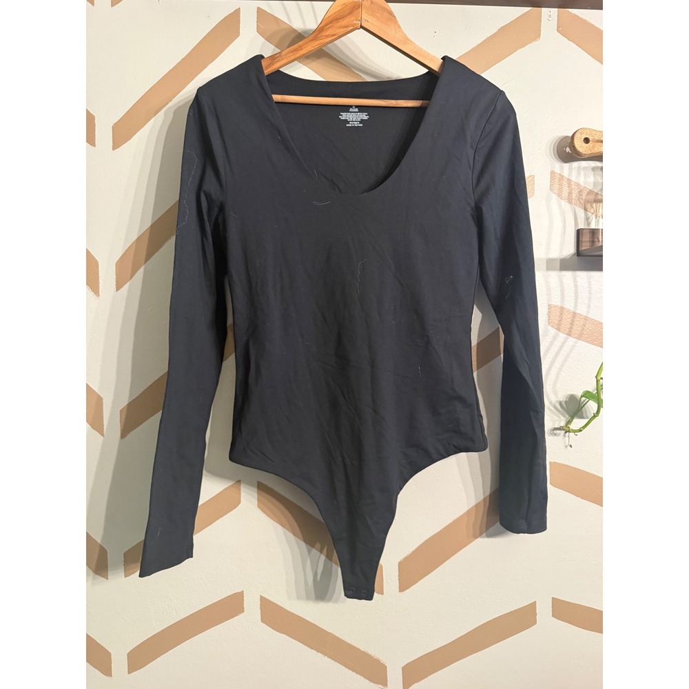 Nuuds Bodysuit Women Size Medium Black Long Sleeve V-Neck Snap Closure Snug Fit